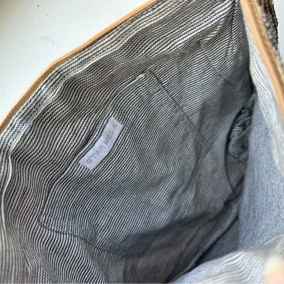 Embroidered clutch - Picture 3 of 3